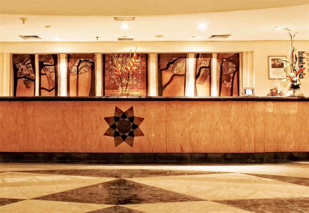 Arcadia Surabaya Hotel Extérieur photo