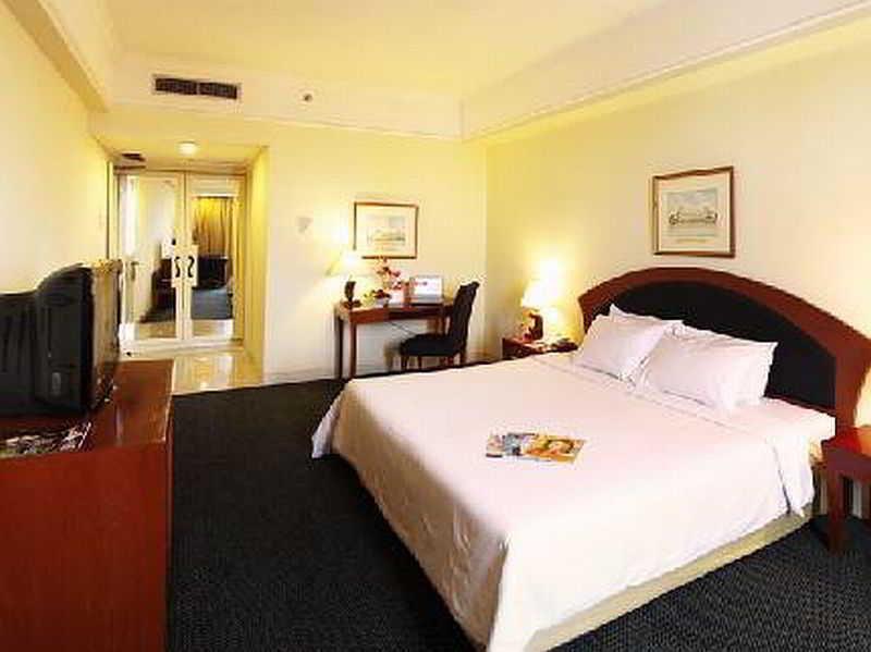 Arcadia Surabaya Hotel Extérieur photo