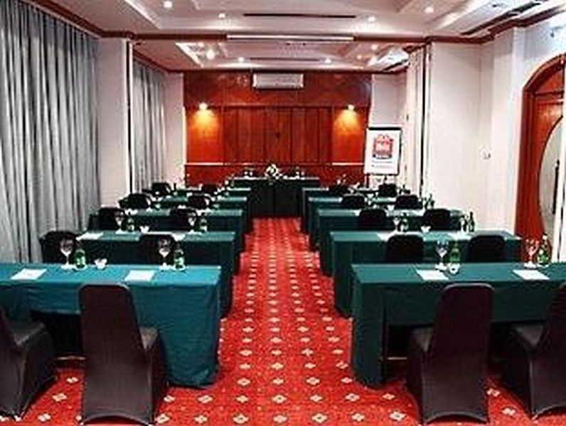 Arcadia Surabaya Hotel Extérieur photo