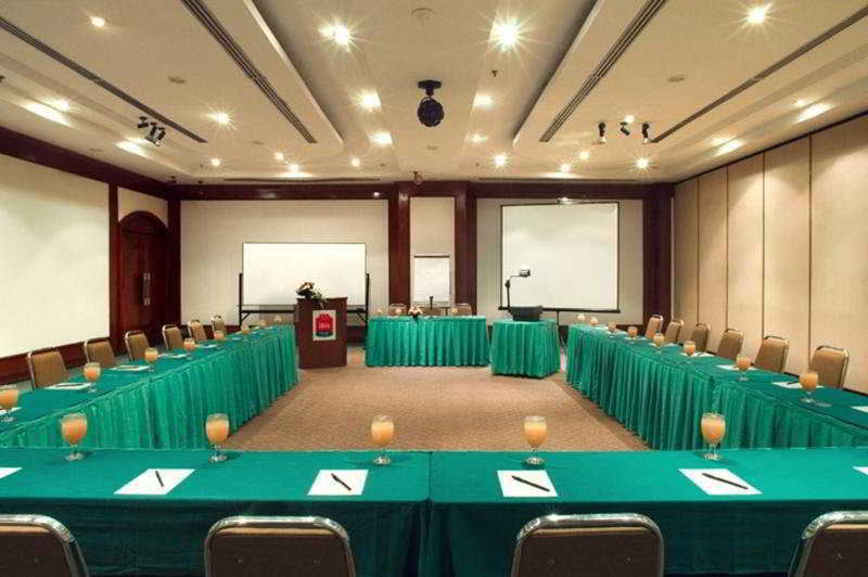 Arcadia Surabaya Hotel Extérieur photo