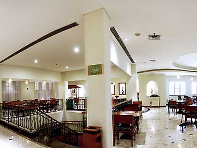 Arcadia Surabaya Hotel Extérieur photo