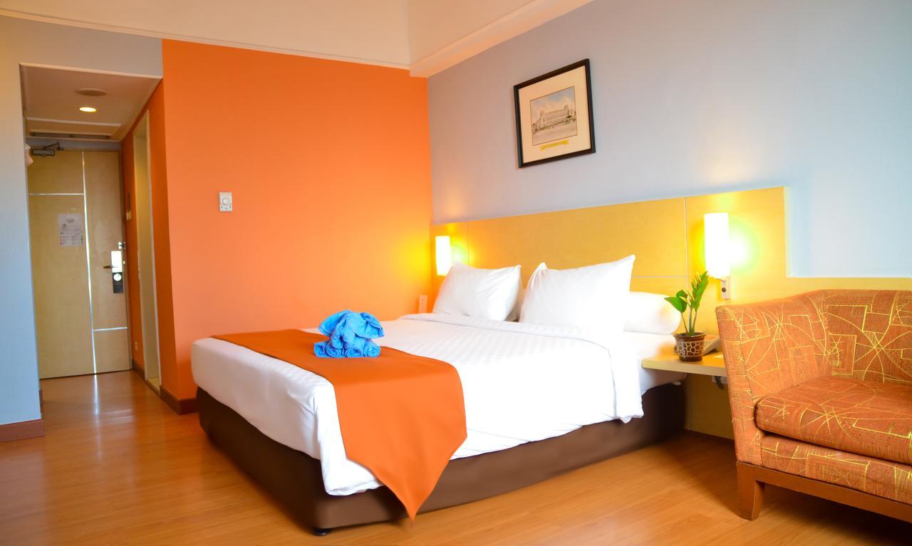 Arcadia Surabaya Hotel Extérieur photo