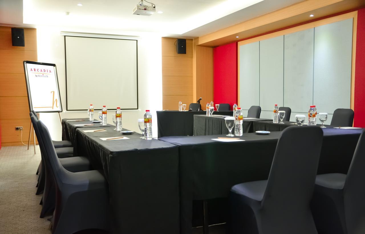 Arcadia Surabaya Hotel Extérieur photo