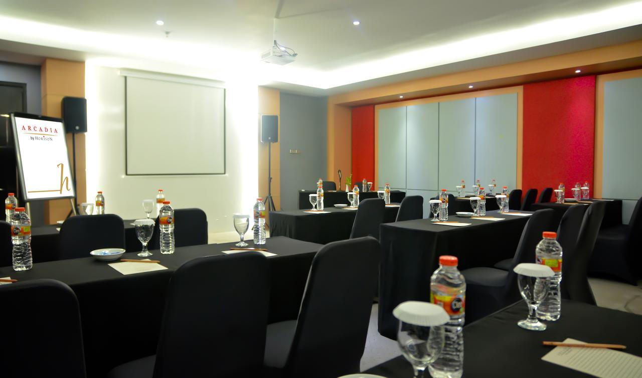 Arcadia Surabaya Hotel Extérieur photo