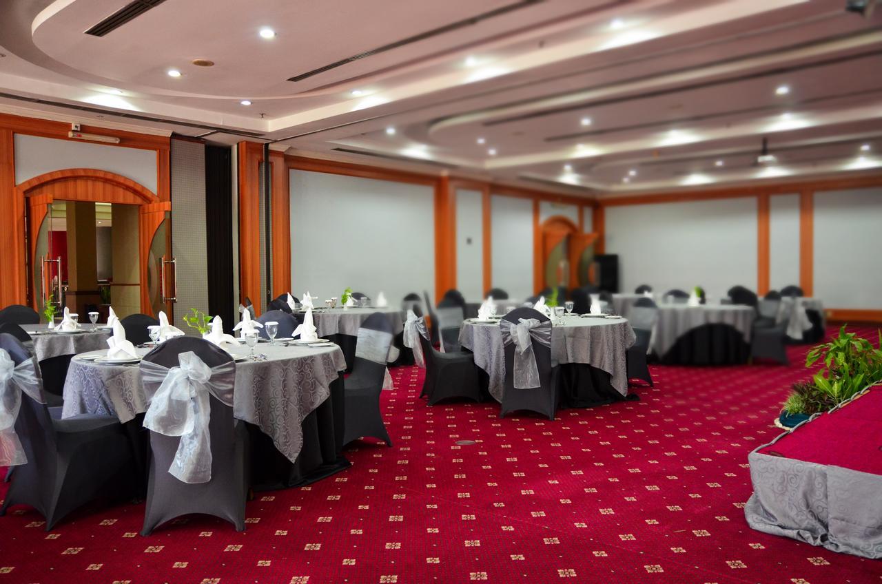 Arcadia Surabaya Hotel Extérieur photo