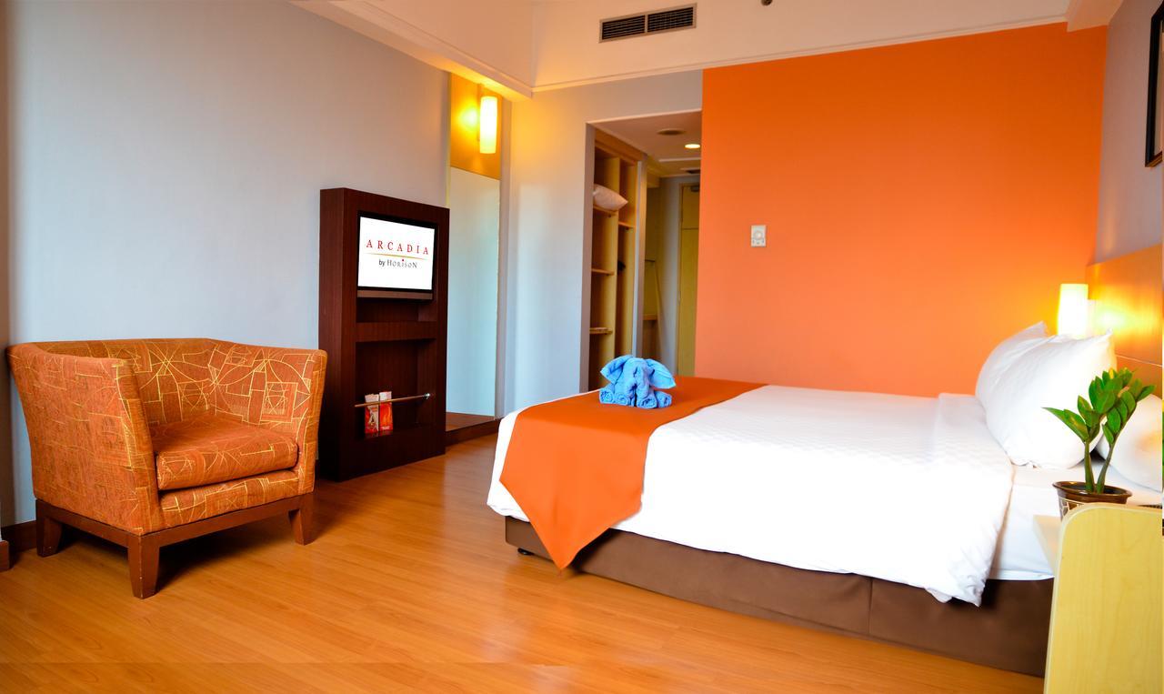 Arcadia Surabaya Hotel Extérieur photo