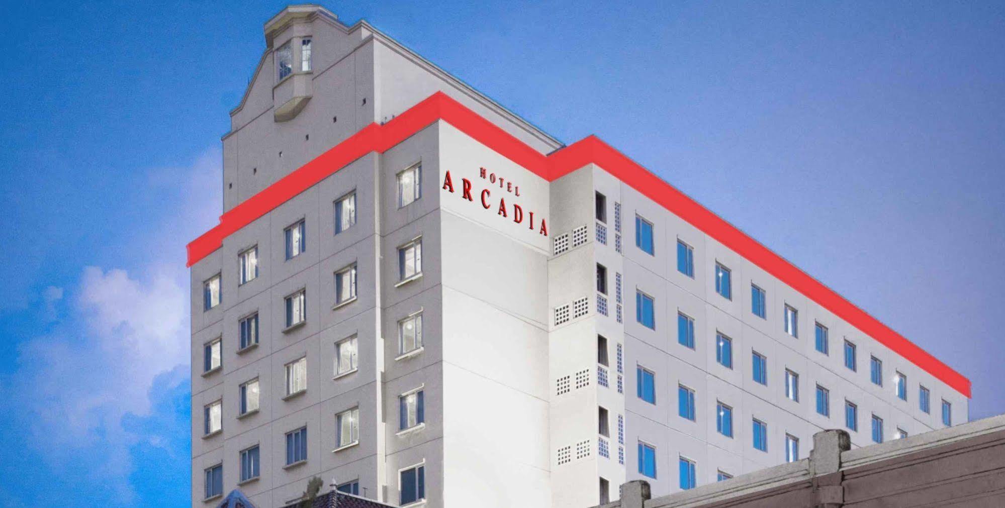 Arcadia Surabaya Hotel Extérieur photo