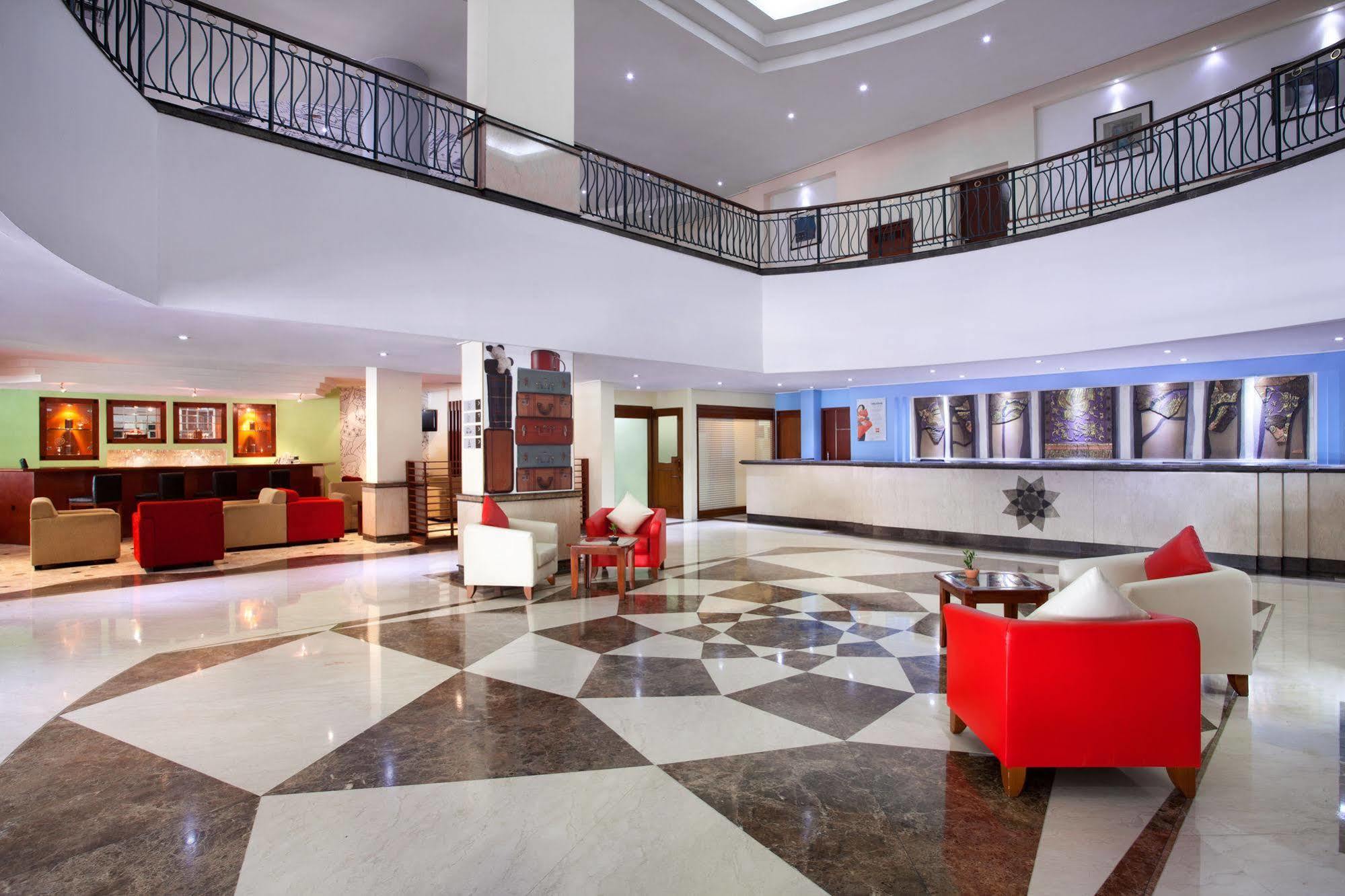 Arcadia Surabaya Hotel Extérieur photo