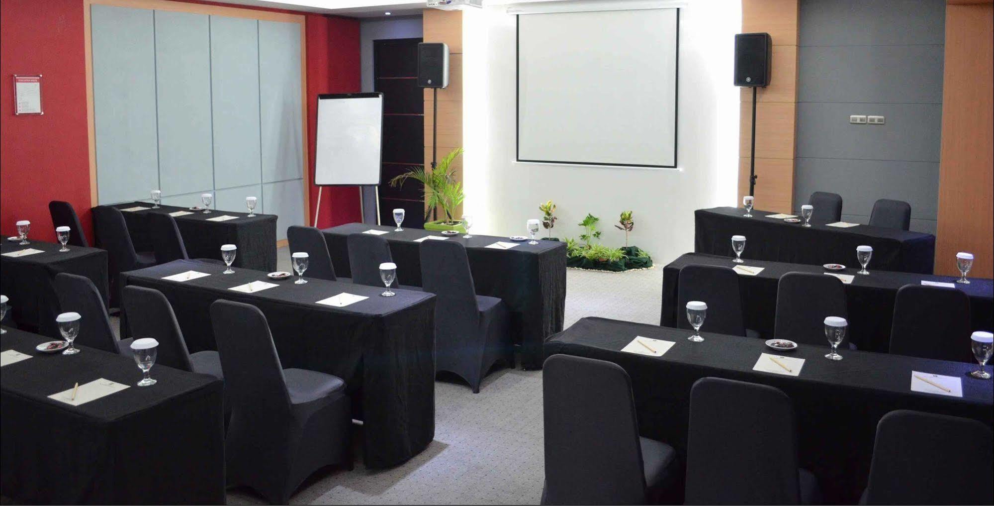 Arcadia Surabaya Hotel Extérieur photo