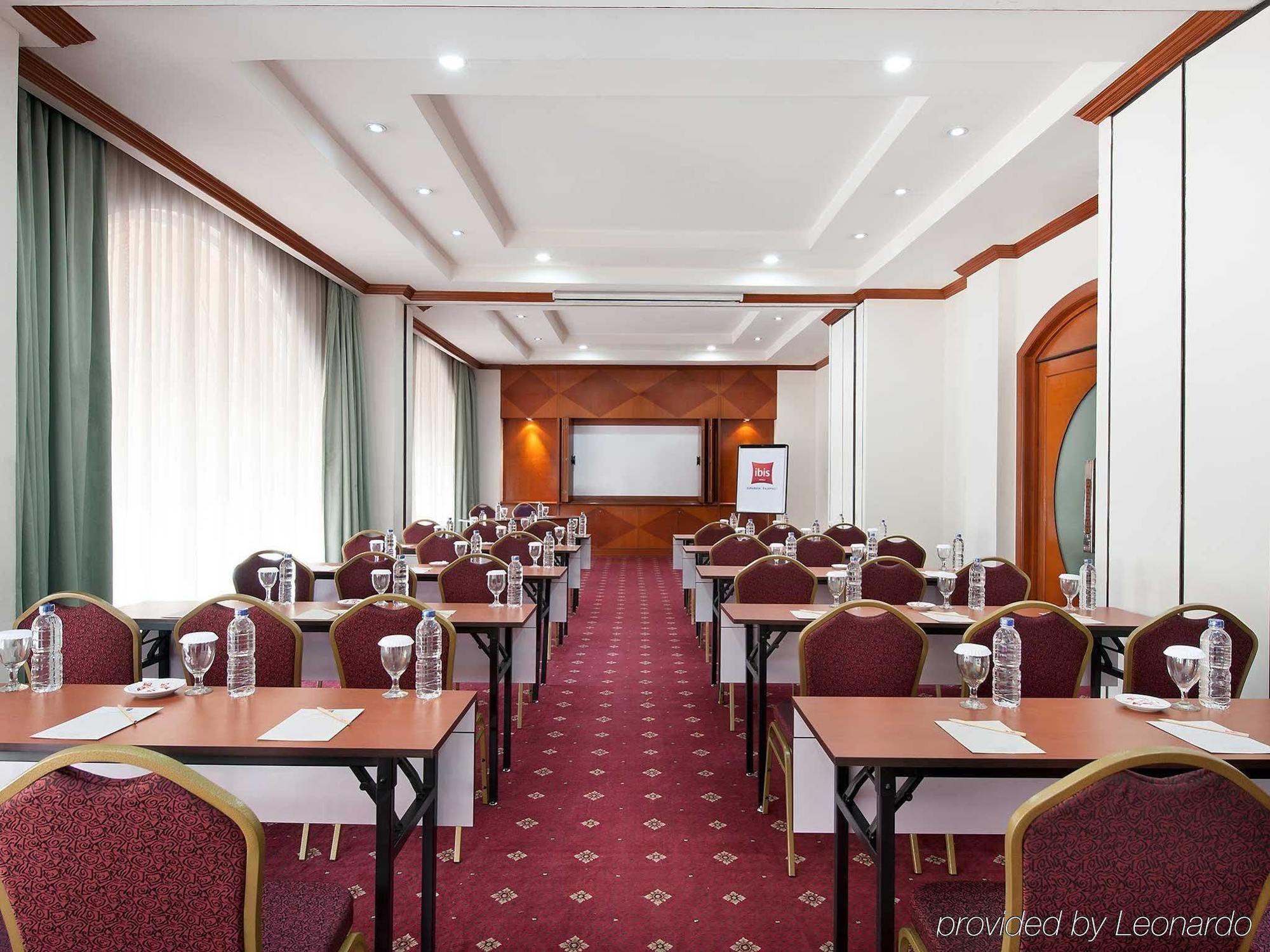 Arcadia Surabaya Hotel Extérieur photo