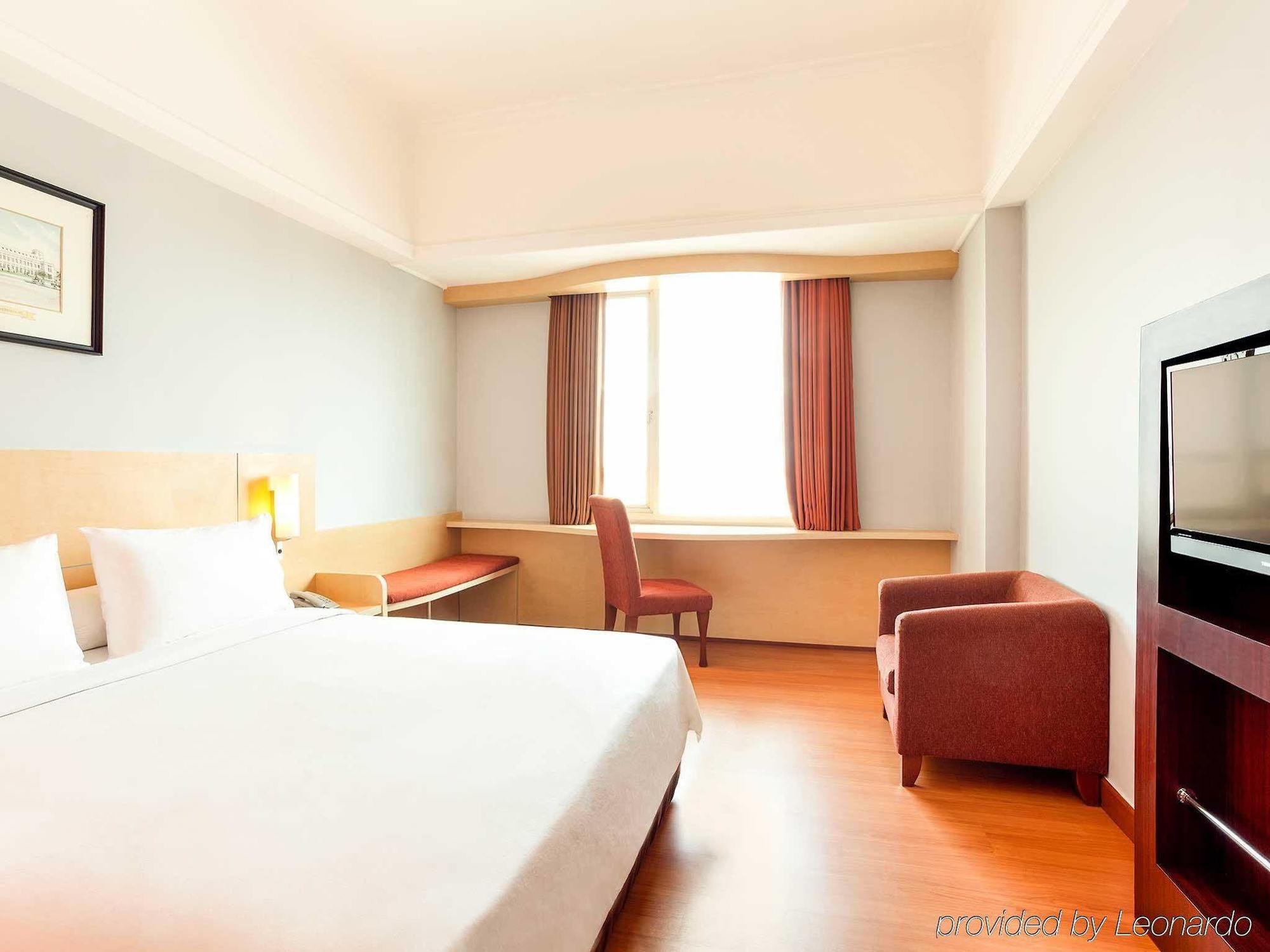 Arcadia Surabaya Hotel Extérieur photo