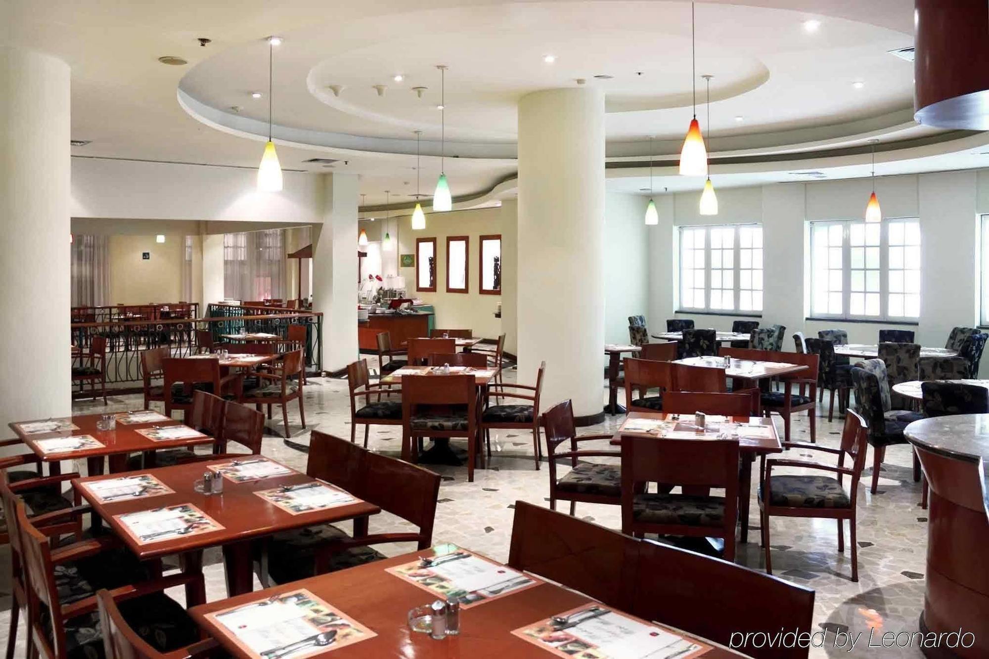 Arcadia Surabaya Hotel Extérieur photo