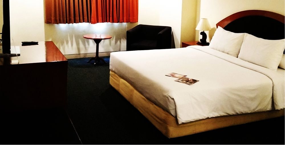 Arcadia Surabaya Hotel Extérieur photo