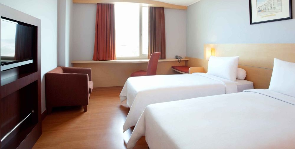 Arcadia Surabaya Hotel Extérieur photo