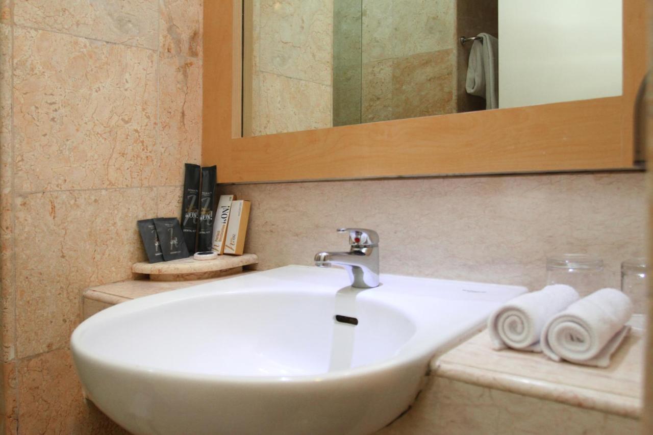 Arcadia Surabaya Hotel Extérieur photo